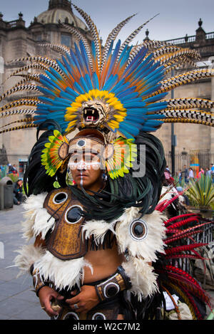 Mexique, Mexico, danseur aztèque, Danza Azteca, coiffe, Penacho, Plume Banque D'Images