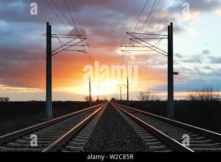 Plus de coucher de soleil spectaculaire railroad Banque D'Images