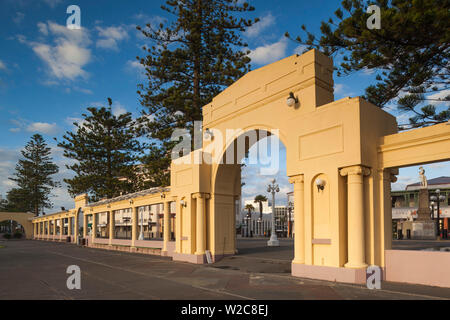 Nouvelle Zélande, île du Nord, Hawkes Bay, Napier, art-déco, Marine Parade arches Banque D'Images