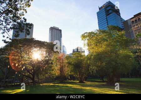 Philippines, Manille, Makati Avenue Makati, le quartier des affaires, Park Banque D'Images