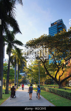 Philippines, Manille, Makati Avenue Makati, le quartier des affaires, Park Banque D'Images