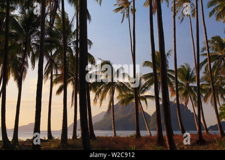 Philippines, Palawan, El Nido, Bay, Marimegmeg Beach (Las Cabanas Beach) Banque D'Images