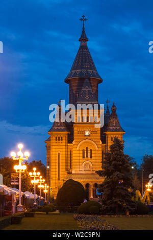 Roumanie, région du Banat, Timisoara, Cathédrale Métropolitaine, extérieur, crépuscule Banque D'Images