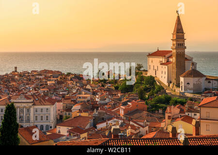 La Slovénie, Primorska, Piran, Vieille Ville, Église de Saint Georges (Cerkev sv. Jurija) Banque D'Images