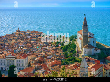 La Slovénie, Primorska, Piran, Vieille Ville, Église de Saint Georges (Cerkev sv. Jurija) Banque D'Images