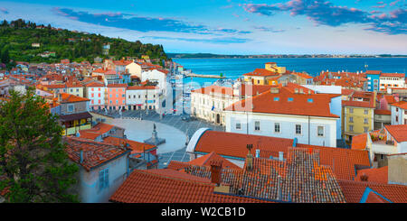 La Slovénie, Primorska, Piran, Vieille Ville, Tartinijev trg (la place Tartini) Banque D'Images