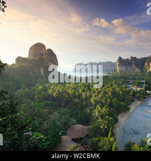 La Thaïlande, la province de Krabi, Railay Beach, Laem Phra Nang Peninsula Banque D'Images