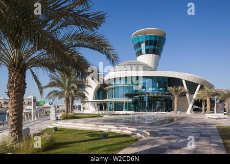 Émirats arabes unis, Abu Dhabi, Yas Island, Yas Marina bâtiments avec Cipriani Restaurant Italien Banque D'Images