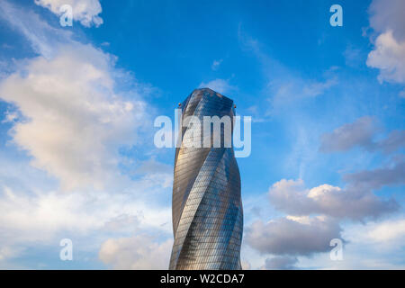 Bahreïn, Manama, Bahrain Bay, United Tower aussi appelée la tour de torsion Banque D'Images