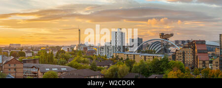 Royaume-uni, Ecosse, Glasgow, Scottish Exhibition and Conference Centre SECC, surnommé Armadillo et Glasgow Science Centre (à gauche) Banque D'Images