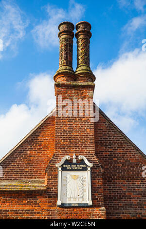 Royaume-uni, Angleterre, Suffolk, Aldeburgh, cadran solaire sur le Moot Hall Banque D'Images