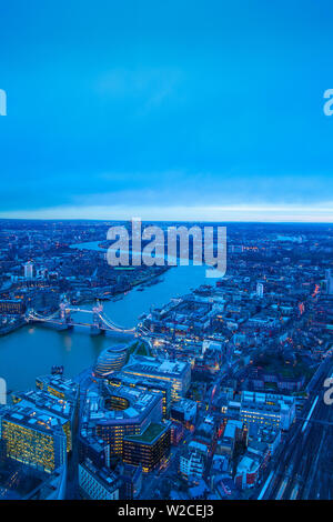 Royaume-uni, Angleterre, Londres, vue de Londres, dans le fragment, à la recherche sur le Tower Bridge à Canary Wharf Banque D'Images