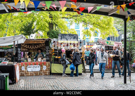 Stands de nourriture à Camden Lock Market, Londres, Angleterre Banque D'Images