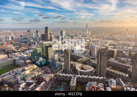 Vue aérienne de l'hélicoptère, le Shard et City of London, Londres, Angleterre Banque D'Images