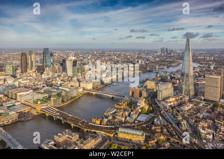 Vue aérienne de l'hélicoptère, le Shard, London, England Banque D'Images