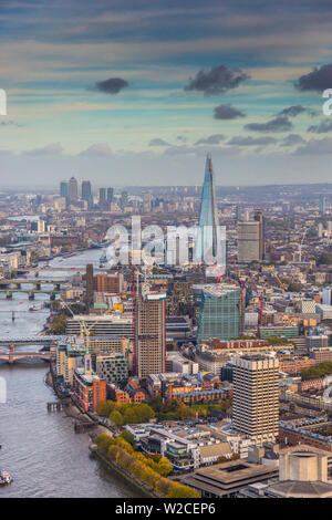 Vue aérienne de l'hélicoptère, le Shard, London, England Banque D'Images