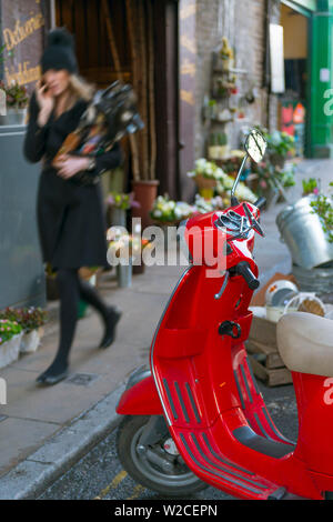 Royaume-uni, Angleterre, Londres, Southwark, Borough Market, scooter de style italien Banque D'Images