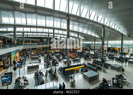 Terminal 2, Heathrow, Londres, Angleterre Banque D'Images