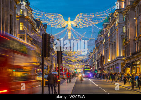 Décorations de Noël sur Regents Street, Londres, Angleterre Banque D'Images