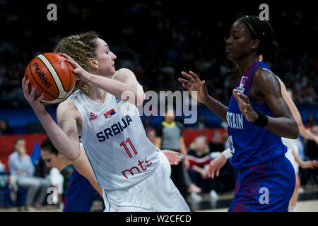 Aleksandra Crvendakic de SRB en action sous le panier Banque D'Images