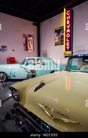 USA, Pennsylvania, Hershey, AACA Auto Museum, de l'intérieur avec nous de voitures des années 1950 Banque D'Images