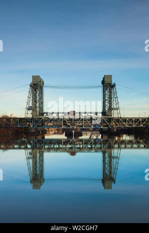 USA, New Jersey, Newark, pont de chemin de fer, rivière Passaic Banque D'Images