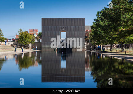 USA, Ohio, Oklahoma City, Oklahoma City National Memorial aux victimes de l'immeuble fédéral Alfred P. Murrah attentat du 19 avril 1995, l'entrée est Banque D'Images