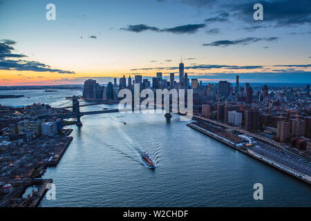 One World Trade Center, Manhattan et Brooklyn Bridges, Manhattan, New York City, New York, USA Banque D'Images