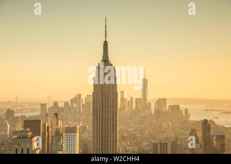 Empire State Building (One World Trade Center derrière), Manhattan, New York City, New York, USA Banque D'Images