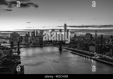 Manhattan Bridge, East River et le Lower Manhattan, New York City, New York, USA Banque D'Images
