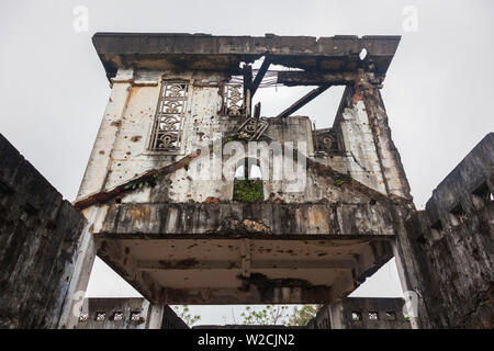 Le Vietnam, de la zone DMZ, Quang Tri, ruines de l'Église détruite pendant longtemps accroché dans la guerre du Vietnam 1972 Banque D'Images