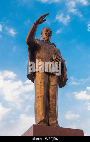 Vietnam, le delta du Mékong, Can Tho, riverside statue de Ho Chi Minh Banque D'Images