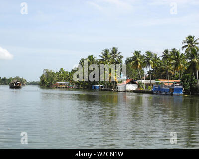 Péniche sur les Backwaters du Kerala Kochi Banque D'Images