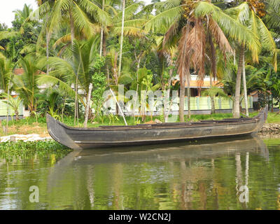 Bateau ancré sur backwaterы au Kerala, Cochin Banque D'Images