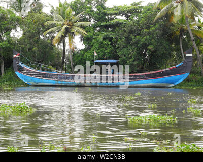 Bateau ancré sur backwaterы au Kerala, Cochin Banque D'Images