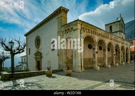 L'église de la Renaissance dédiée dans les temps anciens aux saints Nicolas et Clément, maintenant appelée l'église de l'enfant Jésus. Lama dei Peligni, Abruzzes Banque D'Images
