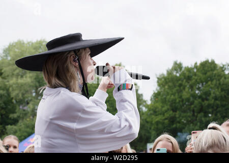 Turku, Finlande. 7 juillet 2019. La chanteuse danoise Mø effectue au 50e Festival Ruisrock. (Photo : Stefan Crämer) Banque D'Images