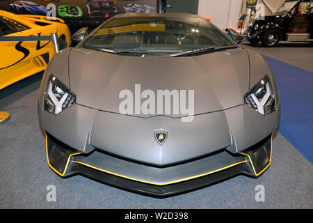 Vue frontale d'une Lamborghini Aventador sur l'affichage à la London 2019 Classic Car Show Banque D'Images