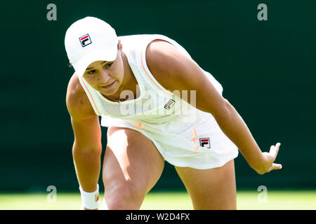 Londres, Royaume-Uni, le 8 juillet 2019 : numéro un mondial Ashleigh Barty d'Australie est en action au cours du 4ème cycle au jour 7 au tennis de Wimbledon 2019 au All England Lawn Tennis et croquet Club à Londres. Crédit : Frank Molter/Alamy live news Banque D'Images