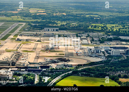 Une vue aérienne de l'aéroport de Gatwick, Angleterre du Sud-Est, Royaume-Uni Banque D'Images