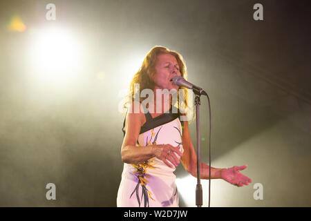 Elkie Brooks effectue live at the 2019 Cornbury Festival, Chadlington, Oxfordshire. née Elaine relieur, 25 février 1945. Banque D'Images