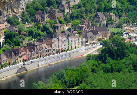 La ROQUE-GAGEAC et la rivière Dordogne, France Banque D'Images