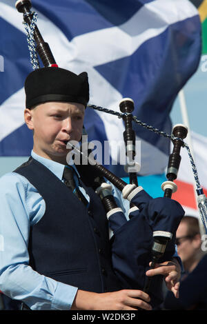 Perth, Ecosse, Royaume-Uni. 7 juillet 2019. Les concurrents de partout dans le pays et au niveau international, participer à des cérémonies d'ouverture de l'Skiffieworlds 2019, qui se déroulera du 7ème-13ème juillet. Skiffieworlds est le championnat du monde pour la classe de Skiff Ayles St aviron bateau. Les Championnats ont lieu tous les trois ans. Crédit : Jeremy Sutton-Hibbert/ Alamy Live News Banque D'Images