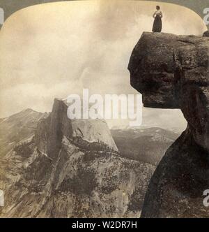 "Donnant sur la nature le plus grandiose - Paysage de Glacier Point (N.E.) vallée de Yosemite, en Californie', 1902. Organisateur : Underwood & Underwood. Banque D'Images