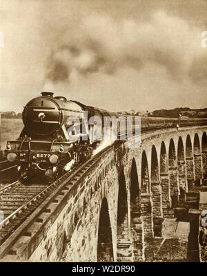 Le "Flying Scotsman"...non-stop run entre King's Cross et de Newcastle, 11 juillet 1927, (1935). Créateur : Inconnu. Banque D'Images