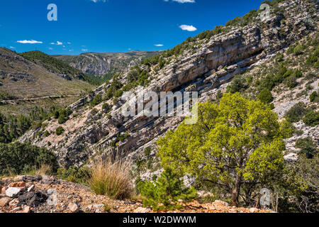 Rock formation karstique au Route silencieuse, près de Ejulve, Maestrat (Maestrazgo) région, province de Teruel, Aragon, Espagne Banque D'Images