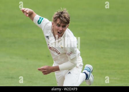 Londres, Royaume-Uni. 8 juillet, 2019. Sam Curran bowling pour Surrey contre Kent le deuxième jour de la Comté Specsavers Championnat match à l'Ovale. Crédit : David Rowe/Alamy Live News Banque D'Images