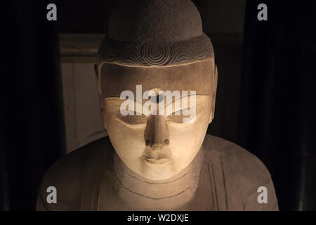 Londres, Royaume-Uni - 21 décembre 2018 : le Bouddha Amitabha de Hancui affiché dans le Bristish Museum, Londres, Royaume-Uni. Banque D'Images