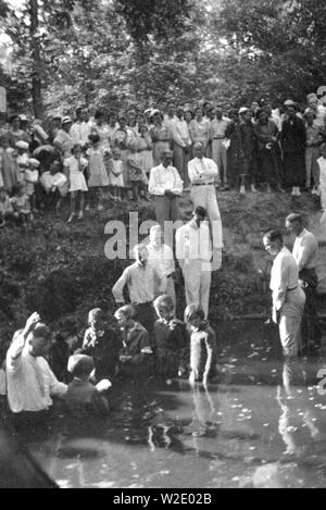 Baptême près de Mineola, New York ca. L'été 1935 Banque D'Images