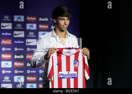 Joao Felix lors de sa présentation officielle en tant que nouveau joueur de l'Atletico de Madrid à Wanda Stade Metropolitano de Madrid, Espagne. Banque D'Images